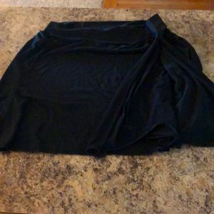 No Boundaries juniors xl black stretchy midi skirt